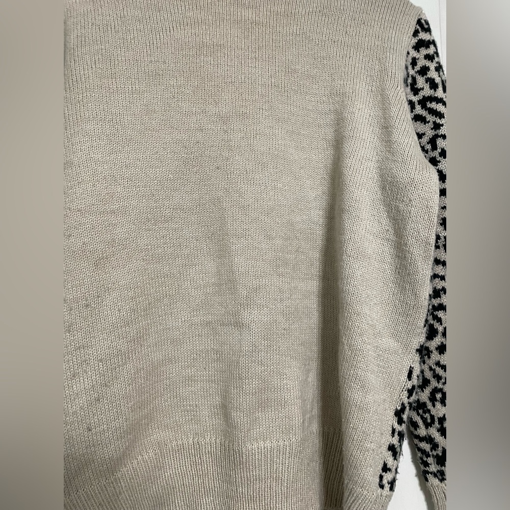 ‼️Coming Soon‼️ Leopard Sweater - Picture 5 of 8